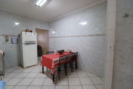 Casa para alugar com 100m², 2 quartos e 2 vagasCozinha 