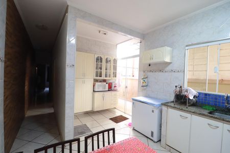 Casa para alugar com 100m², 2 quartos e 2 vagasCozinha 