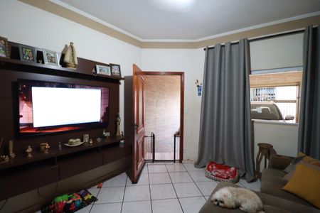 Casa para alugar com 100m², 2 quartos e 2 vagasSala