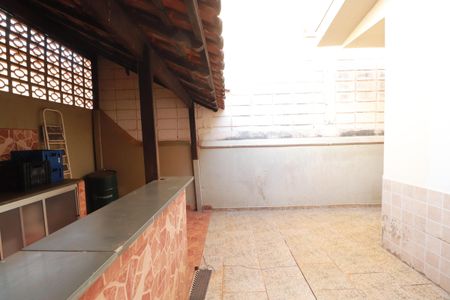Casa para alugar com 100m², 2 quartos e 2 vagasÁrea de serviço 