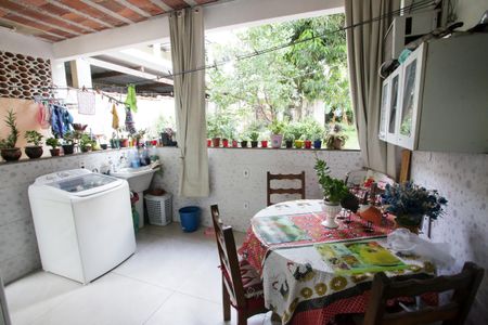 Casa à venda com 141m², 5 quartos e 2 vagasÁrea de Serviço