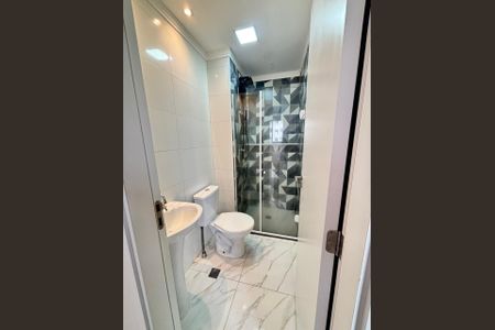 Banheiro  de apartamento para alugar com 2 quartos, 47m² em Castelo, Santos