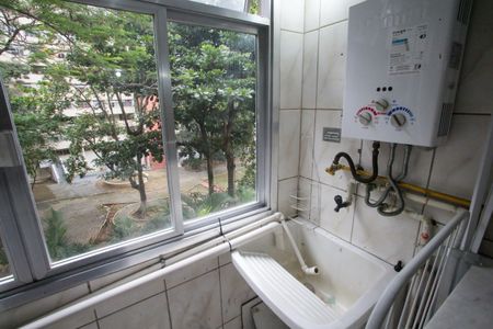 Apartamento para alugar com 60m², 3 quartos e 1 vagaÁrea de Serviço