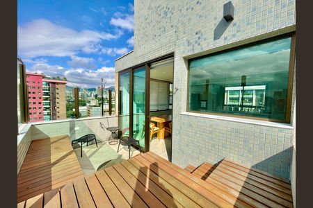 Apartamento à venda com 136m², 2 quartos e 3 vagas