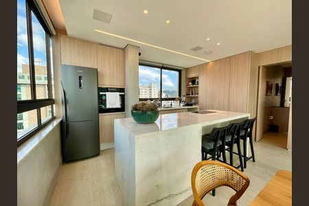Apartamento à venda com 136m², 2 quartos e 3 vagas