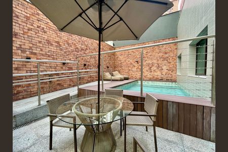 Apartamento à venda com 136m², 2 quartos e 3 vagas