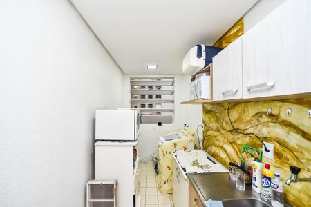 Apartamento à venda com 58m², 2 quartos e 1 vaga Apartamento à venda com 58m², 2 quartos e 1 vagaCozinha e Área de Serviço