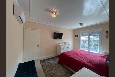 Casa à venda com 250m², 3 quartos e 3 vagas Casa à venda com 250m², 3 quartos e 3 vagasSuite 3