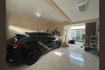 Casa à venda com 250m², 3 quartos e 3 vagas Casa à venda com 250m², 3 quartos e 3 vagasGaragem