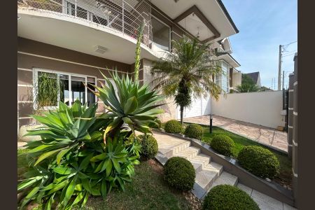 Casa à venda com 250m², 3 quartos e 3 vagas Casa à venda com 250m², 3 quartos e 3 vagasÁrea externa