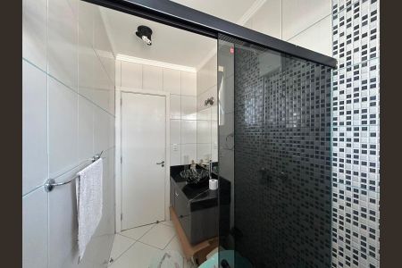 Casa à venda com 250m², 3 quartos e 3 vagas Casa à venda com 250m², 3 quartos e 3 vagasBanheiro da Suíte 2