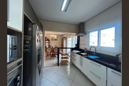 Casa à venda com 250m², 3 quartos e 3 vagas Casa à venda com 250m², 3 quartos e 3 vagasCozinha