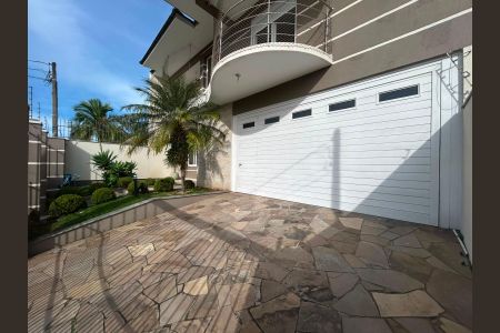 Casa à venda com 250m², 3 quartos e 3 vagas Casa à venda com 250m², 3 quartos e 3 vagasÁrea externa