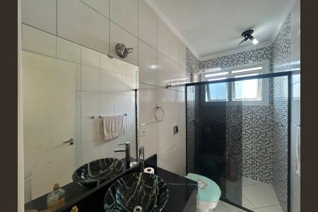 Casa à venda com 250m², 3 quartos e 3 vagas Casa à venda com 250m², 3 quartos e 3 vagasBanheiro da Suíte 2