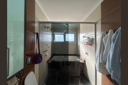 Casa à venda com 250m², 3 quartos e 3 vagas Casa à venda com 250m², 3 quartos e 3 vagasBanheiro da Suíte 3