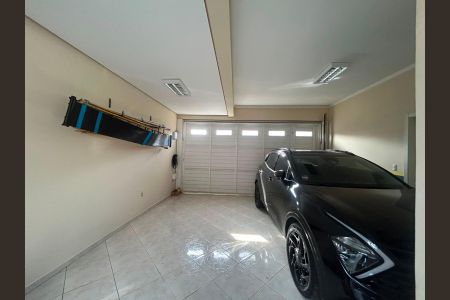 Casa à venda com 250m², 3 quartos e 3 vagas Casa à venda com 250m², 3 quartos e 3 vagasGaragem