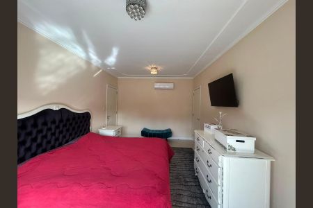 Casa à venda com 250m², 3 quartos e 3 vagas Casa à venda com 250m², 3 quartos e 3 vagasSuite 3