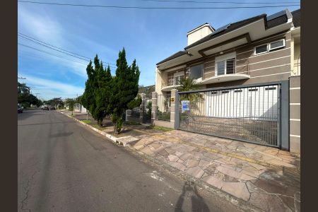 Casa à venda com 250m², 3 quartos e 3 vagas Casa à venda com 250m², 3 quartos e 3 vagasFachada