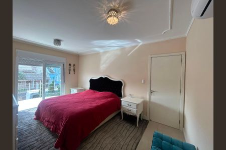 Casa à venda com 250m², 3 quartos e 3 vagas Casa à venda com 250m², 3 quartos e 3 vagasSuite 3