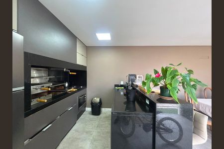 Casa à venda com 250m², 3 quartos e 3 vagas Casa à venda com 250m², 3 quartos e 3 vagasÁrea comum - Churrasqueira