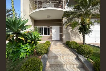 Casa à venda com 250m², 3 quartos e 3 vagas Casa à venda com 250m², 3 quartos e 3 vagasÁrea externa