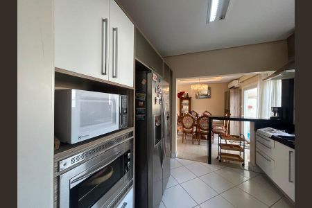 Casa à venda com 250m², 3 quartos e 3 vagas Casa à venda com 250m², 3 quartos e 3 vagasCozinha