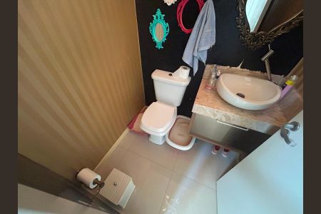 Casa à venda com 250m², 3 quartos e 3 vagas Casa à venda com 250m², 3 quartos e 3 vagasLavabo