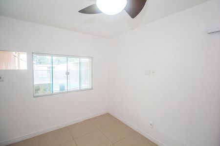 Quarto 1 de casa para alugar com 2 quartos, 250m² em Vila Valqueire, Rio de Janeiro