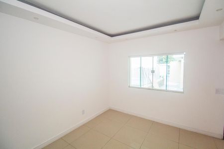 Sala de casa para alugar com 2 quartos, 250m² em Vila Valqueire, Rio de Janeiro