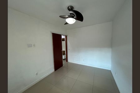 Quarto 1 de casa para alugar com 2 quartos, 250m² em Vila Valqueire, Rio de Janeiro
