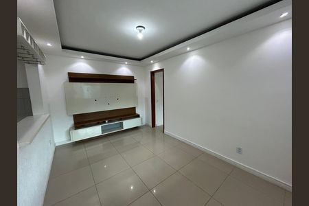 Sala de casa para alugar com 2 quartos, 250m² em Vila Valqueire, Rio de Janeiro