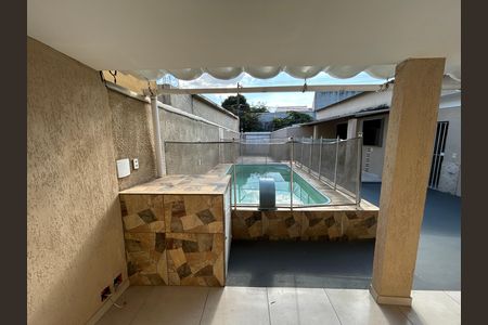 Vista do Quarto 1 de casa para alugar com 2 quartos, 250m² em Vila Valqueire, Rio de Janeiro