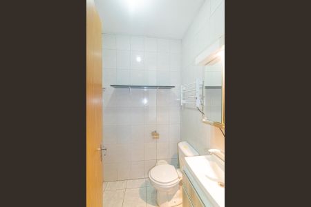 Casa de condomínio para alugar com 60m², 2 quartos e 2 vagas Casa de condomínio para alugar com 60m², 2 quartos e 2 vagasBanheiro