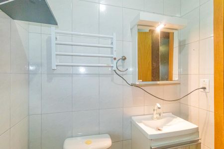 Casa de condomínio para alugar com 60m², 2 quartos e 2 vagas Casa de condomínio para alugar com 60m², 2 quartos e 2 vagasBanheiro