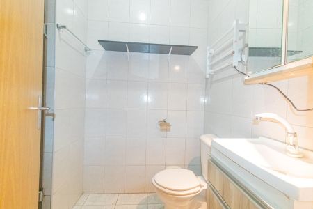Casa de condomínio para alugar com 60m², 2 quartos e 2 vagas Casa de condomínio para alugar com 60m², 2 quartos e 2 vagasBanheiro