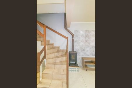 Casa de condomínio para alugar com 60m², 2 quartos e 2 vagas Casa de condomínio para alugar com 60m², 2 quartos e 2 vagasEscada