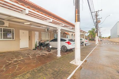 Casa de condomínio para alugar com 60m², 2 quartos e 2 vagas Casa de condomínio para alugar com 60m², 2 quartos e 2 vagasFachada