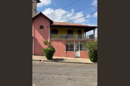 Casa à venda com 186m², 6 quartos e 3 vagasFachada