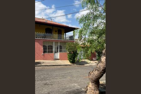 Casa à venda com 186m², 6 quartos e 3 vagasFachada