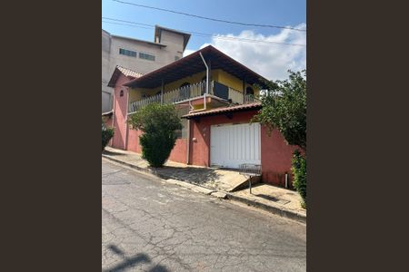 Casa à venda com 186m², 6 quartos e 3 vagasFachada