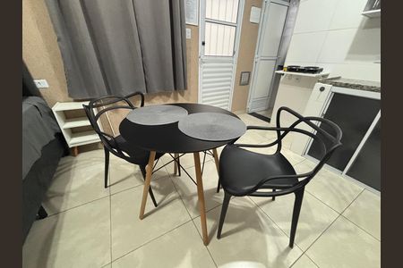 Sala/Cozinha de apartamento para alugar com 1 quarto, 20m² em Vila Nhocuné, São Paulo