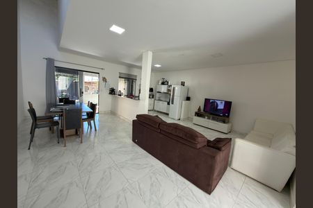Sala e cozinha de casa à venda com 1 quarto, 400m² em Colônia Agrícola Arniqueira, Brasília