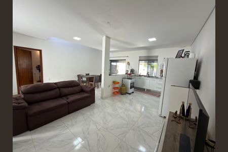 Casa à venda com 400m², 1 quarto e 6 vagas Casa à venda com 400m², 1 quarto e 6 vagasSala e cozinha