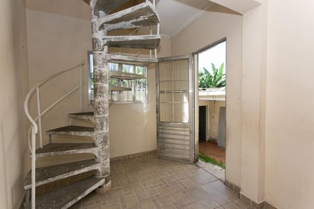 Casa à venda com 200m², 6 quartos e 1 vaga Casa à venda com 200m², 6 quartos e 1 vagaCasa 2 - Sala