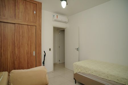 Quarto 2 de casa para alugar com 3 quartos, 840m² em Zacarias, Maricá