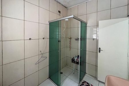 Casa de condomínio à venda com 239m², 5 quartos e 2 vagas Casa de condomínio à venda com 239m², 5 quartos e 2 vagasCasa 1 - Banheiro da Suite