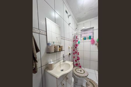 Casa de condomínio à venda com 239m², 5 quartos e 2 vagas Casa de condomínio à venda com 239m², 5 quartos e 2 vagasCasa 3 - Banheiro