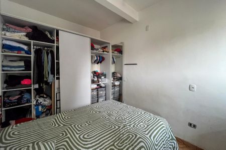Casa 1 - Quarto 1 de casa de condomínio à venda com 5 quartos, 239m² em Vila Brasilina, São Paulo