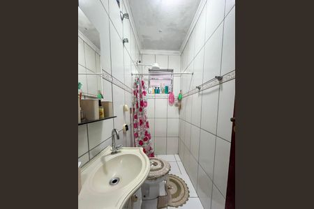 Casa de condomínio à venda com 239m², 5 quartos e 2 vagas Casa de condomínio à venda com 239m², 5 quartos e 2 vagasCasa 3 - Banheiro