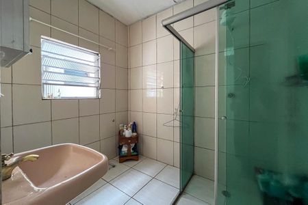 Casa de condomínio à venda com 239m², 5 quartos e 2 vagas Casa de condomínio à venda com 239m², 5 quartos e 2 vagasCasa 1 - Banheiro da Suite